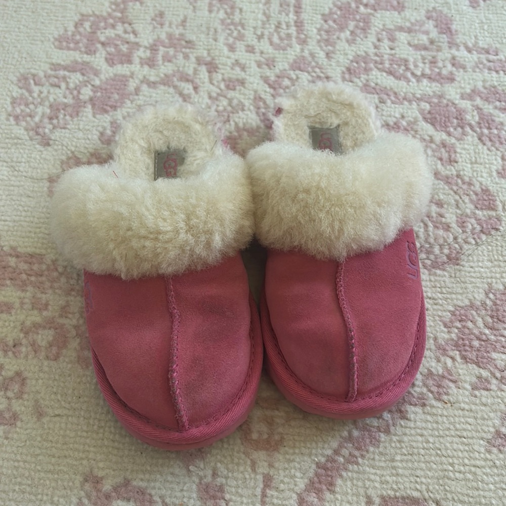 Ugh pink house shoes slippers